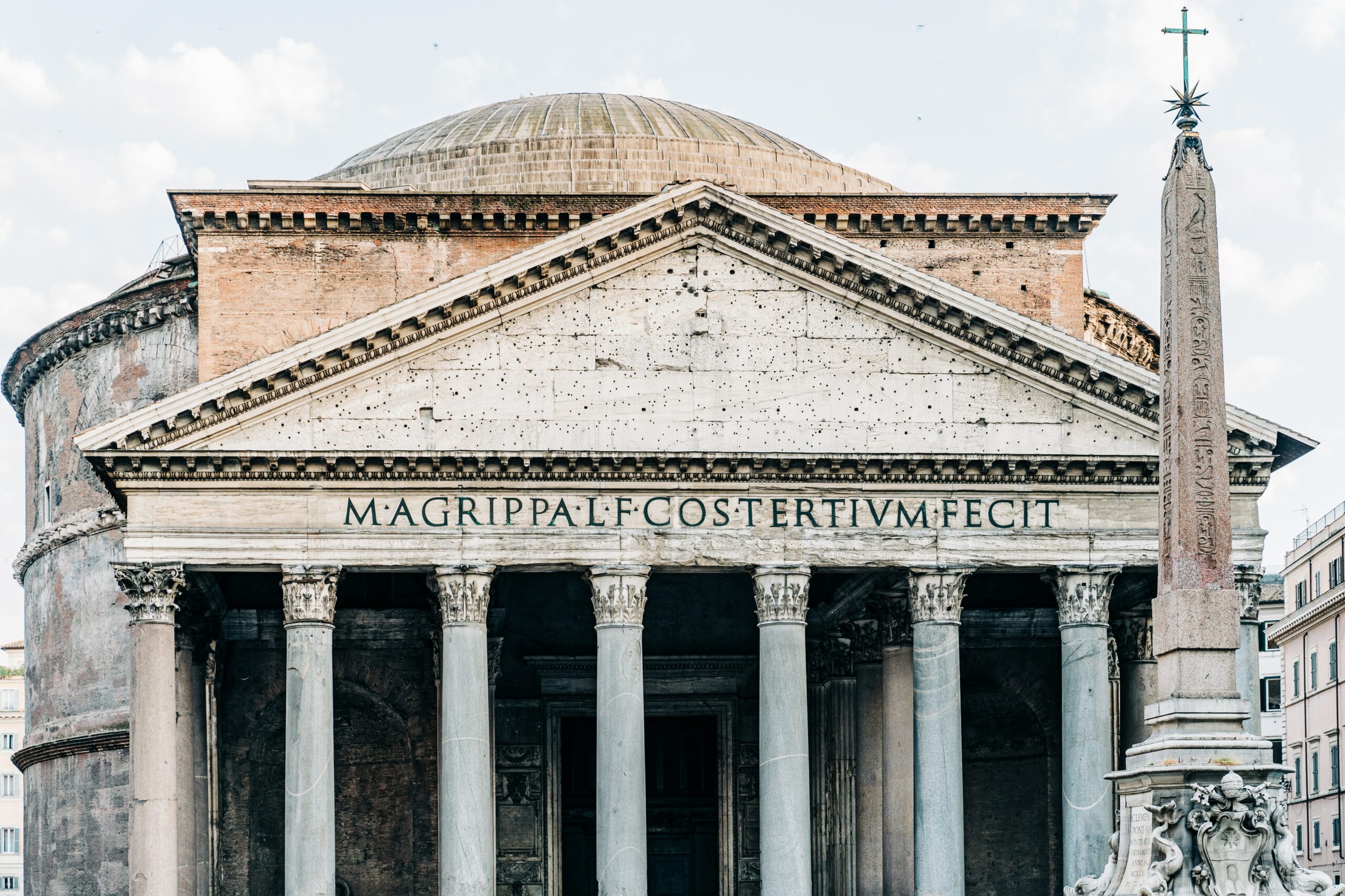 Pantheon – Ett Imponerande Arkitektoniskt Mästerverk i Roms Hjärta